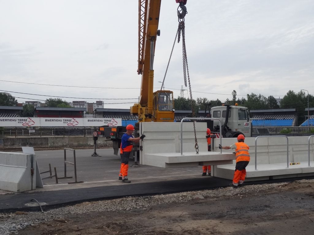 CSDD Biķernieku trasē uzstādīts F-1 standarta drošības aprīkojums