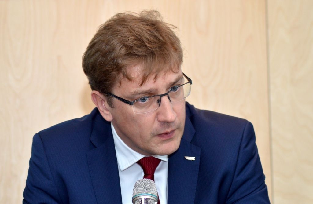 Balsojot atšķirīgi, lidostas Rīga padome tomēr atlaiž valdes priekšsēdētāju