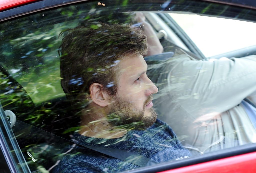 Tiesa atsakās apcietināt KNAB aizturēto Rīgas domes Satiksmes departamenta amatpersonu Uģi Brožu