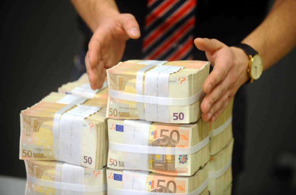 Lielākie nodokļu parādnieki valstij nav nomaksājuši teju 300 miljonus eiro