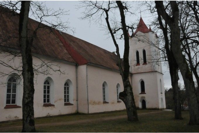 Mācītājs Varis Bitenieks: Kāds mēģināja aizdedzināt baznīcu