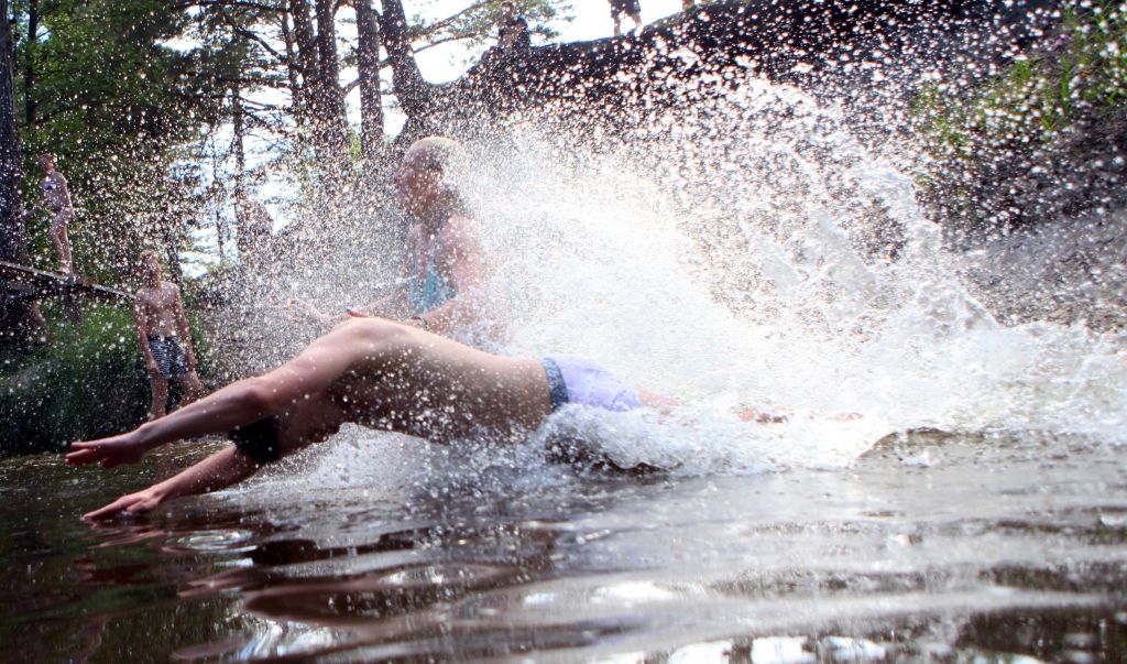 Pārspēti vairāki 24.jūnija karstuma rekordi; svelme tikai pieaugs