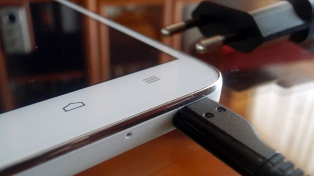 Krievijā telekomunikāciju kompānijām pusgadu būs jāglabā lietotāju dati