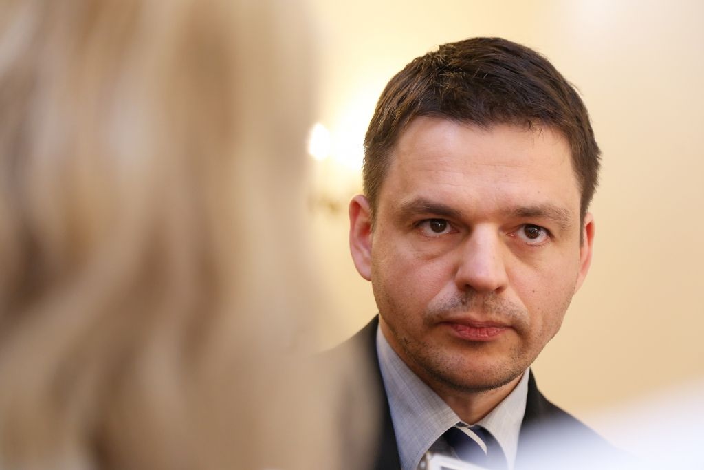 Šnore: Junkeram ir jāatkāpjas