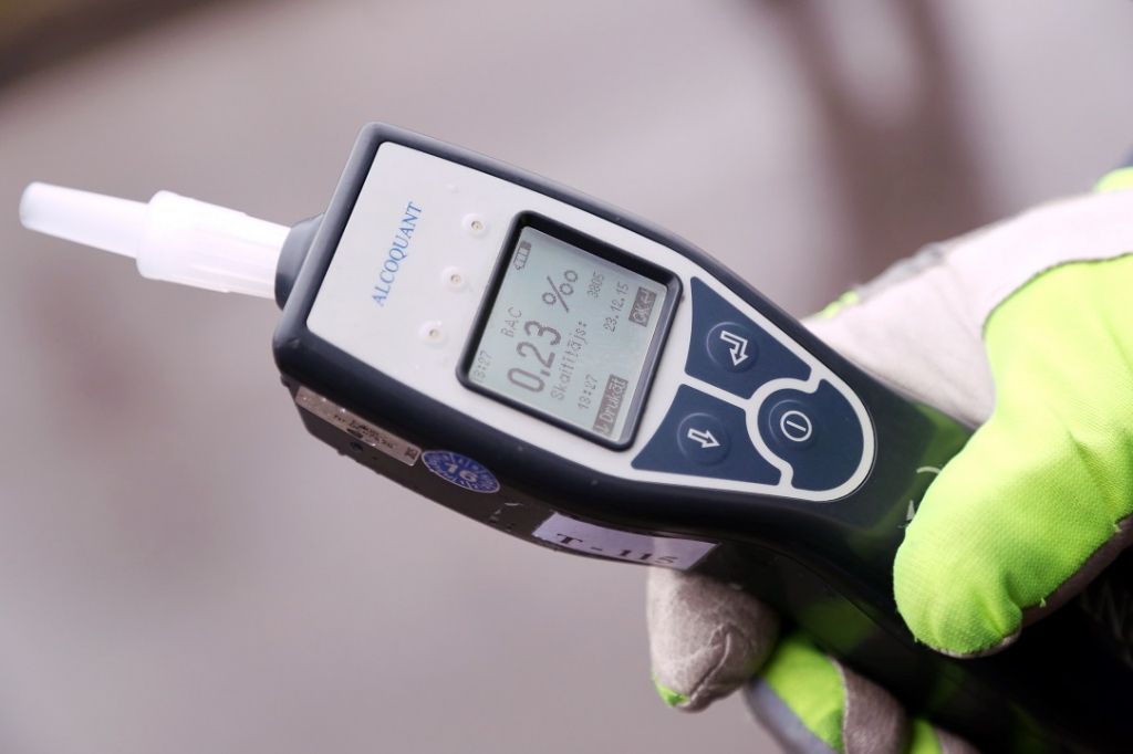 Policija: Šogad Jāņu brīvdienās teju 100 dzērājšoferu - mazāk kā pērn