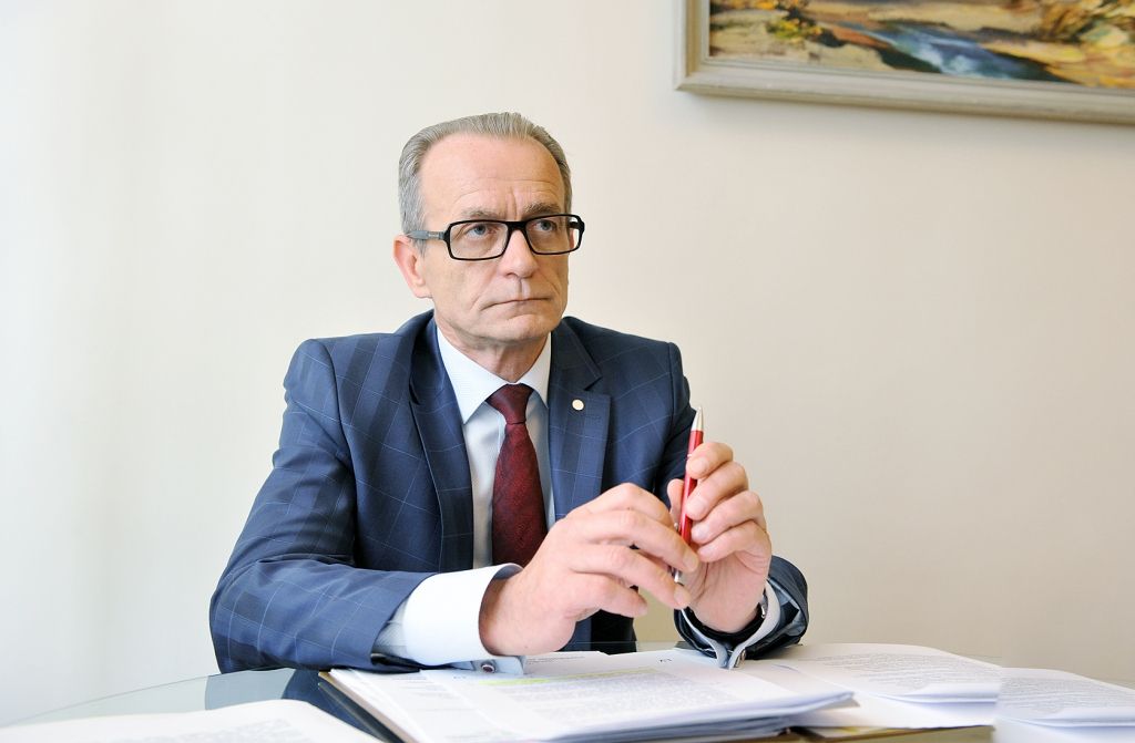 Rasnačs: Jāierobežo valsts amatpersonu skaidras naudas uzkrājumi