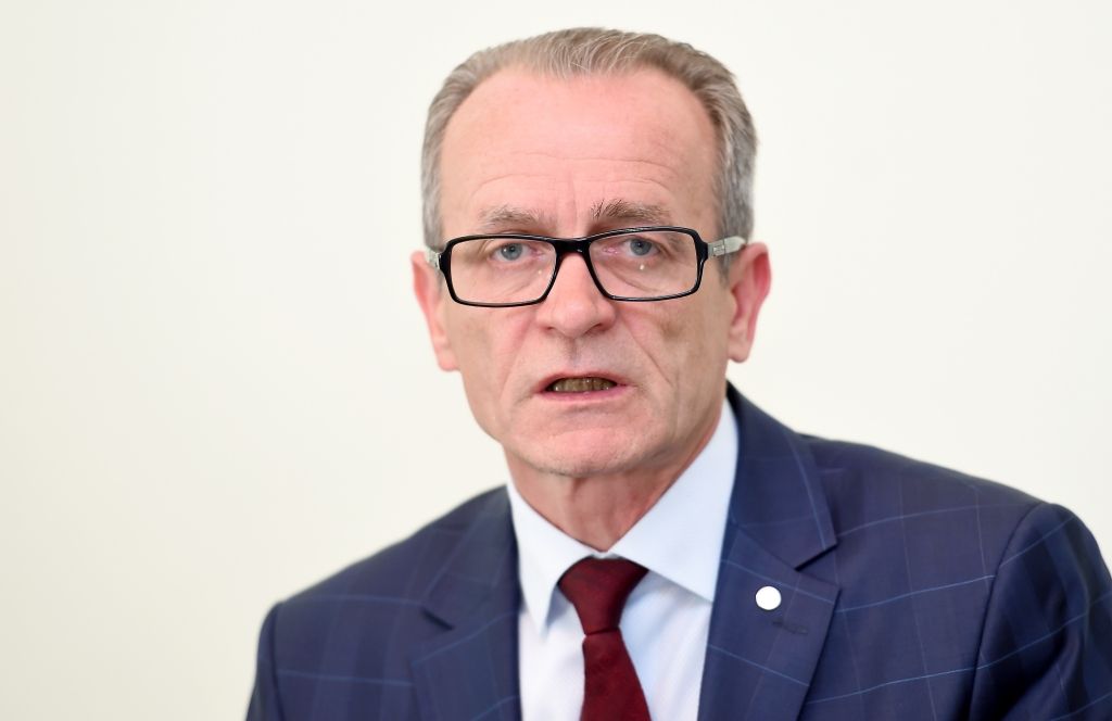 KNAB vērtēs Rasnača rīcību, izmantojot dienesta transportu skapja pārvešanai