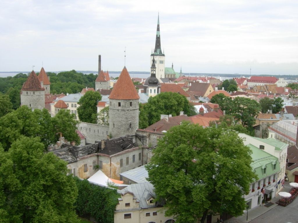 Lielākas algas un draudzīgāku nodokļu dēļ Latvijas iedzīvotāji gatavi pārcelties uz Igauniju