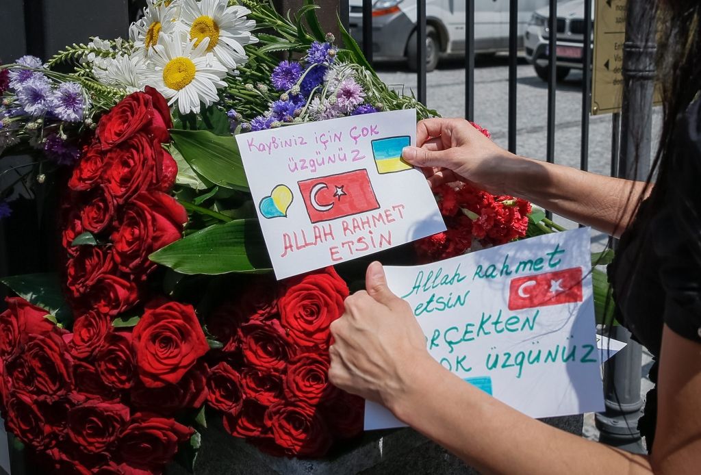 Bojāgājušo skaits Stambulas teroraktā pieaudzis līdz 42