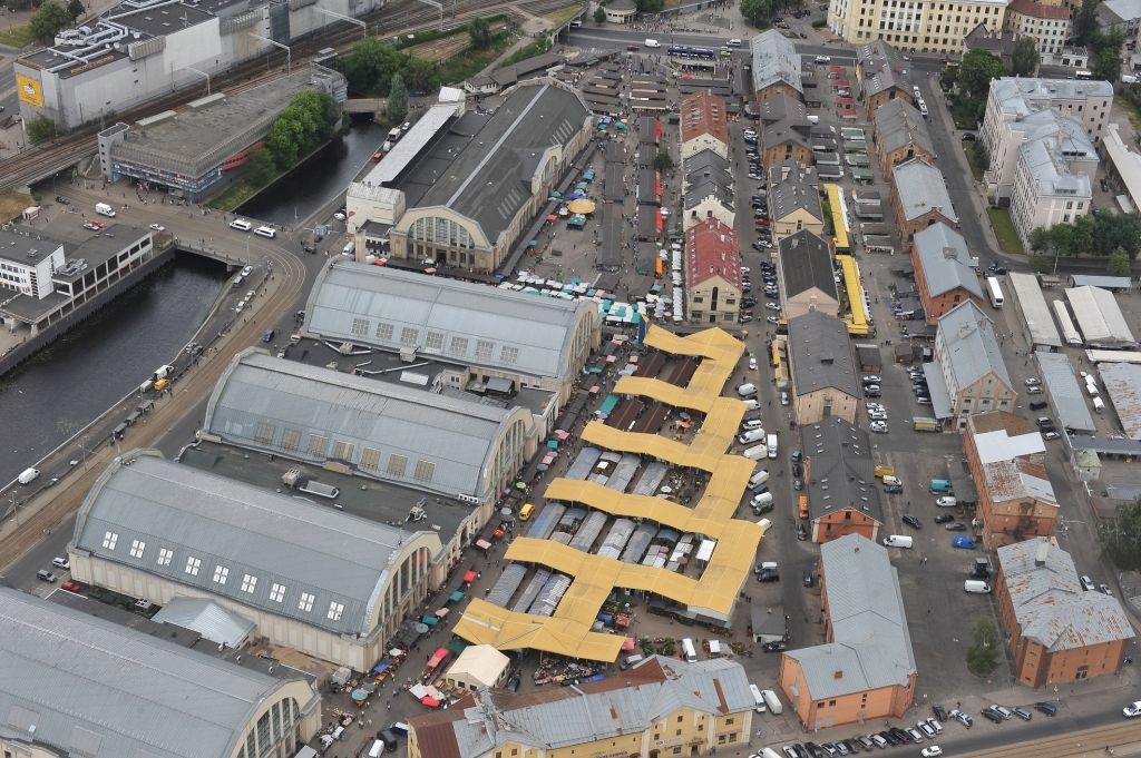 Autostāvvietas pie Centrāltirgus turpmāk apsaimniekos Rīgas satiksme