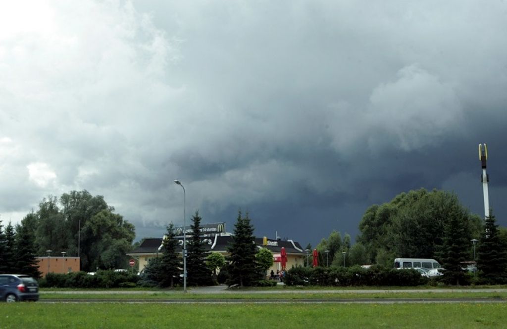 Nedēļas nogalē līdz +30 grādiem un negaiss