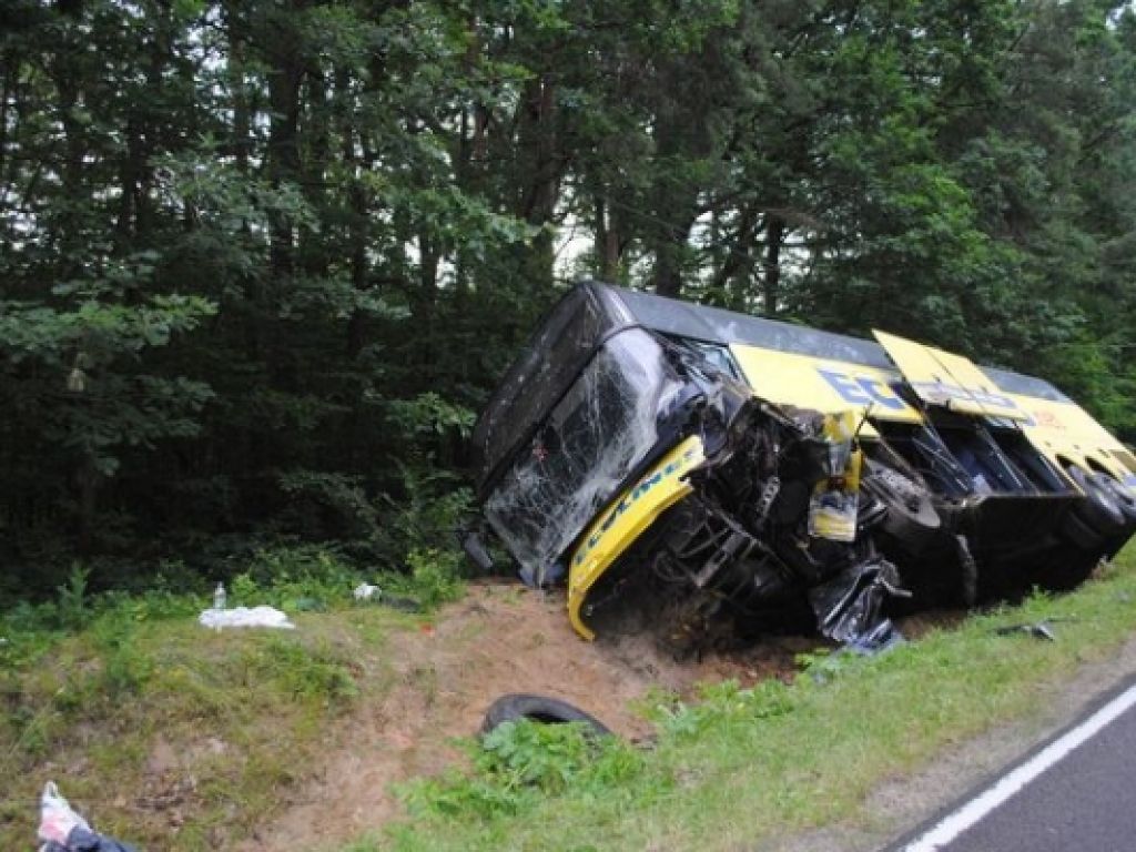 Polijā Ecolines autobuss sadūries ar vieglo auto; divi bojāgājušie