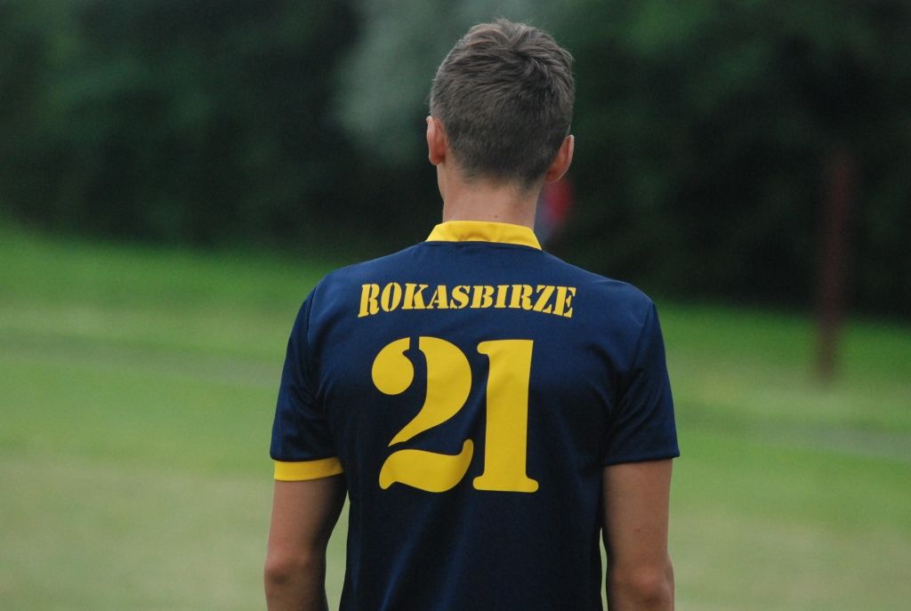 "Rokasbirzs" un "Apriķi" uzvar Aizputes novada futbola čempionāta spēlē