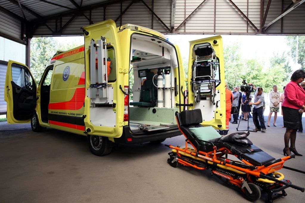FOTO: Parāda ātrās palīdzības jauno automašīnu prototipu