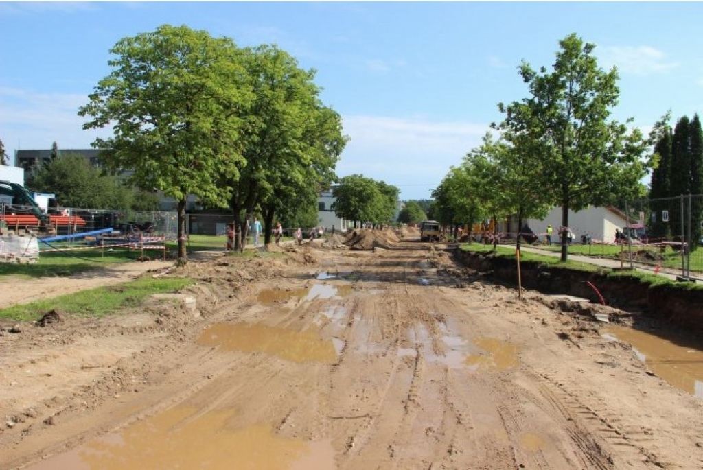 FOTO: Ogre būvdarbu gūstā: rok, zāģē un remontē