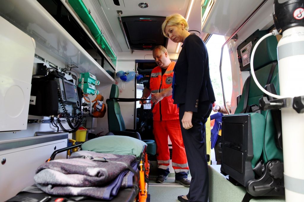 FOTO: Prezentē jauno ātrās palīdzības operatīvo transportlīdzekļu prototipu