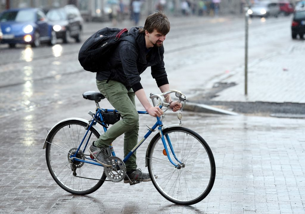 Nedēļas nogalē nebūs siltāks par +22 grādiem, daudzviet līs