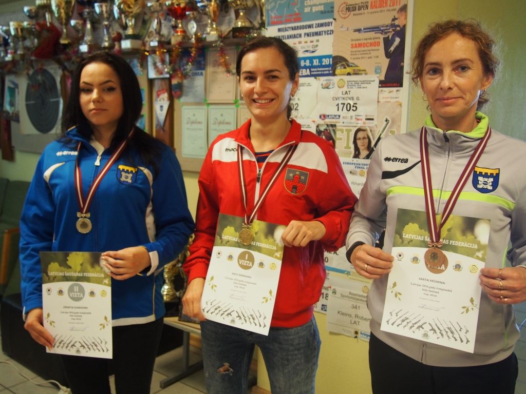 Ance Birkmane kļūst par divkārtēju Latvijas čempioni ložu šaušanā