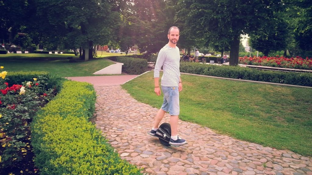 Sākam biznesu: Liepājā radīts elektrodēlis Landboard City