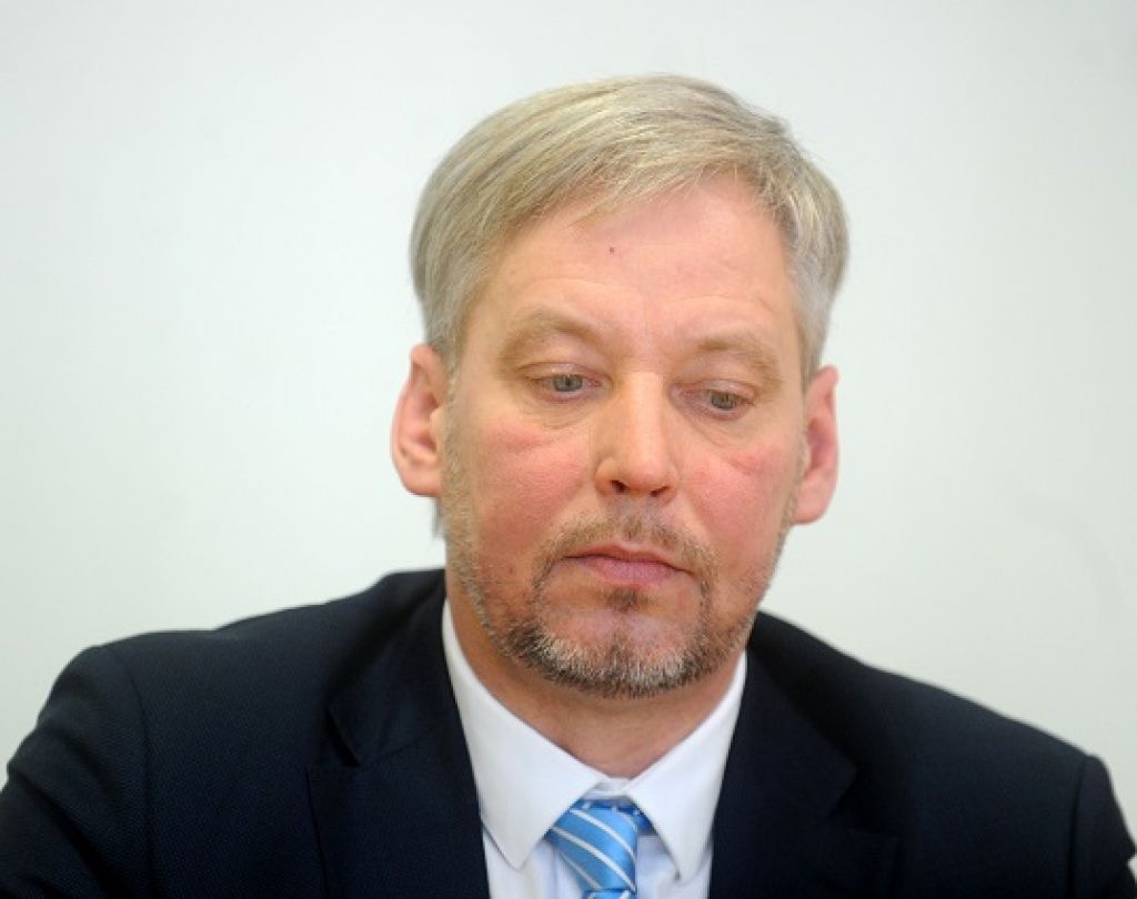 Čakša atlaiž Stradiņa slimnīcas valdes locekli Štālu