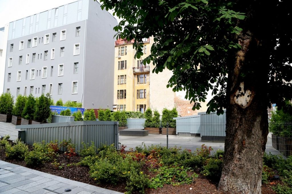 FOTO: Ar pašvaldības līdzfinansējumu atjauno kultūras mantojuma ēku fasādes Rīgā
