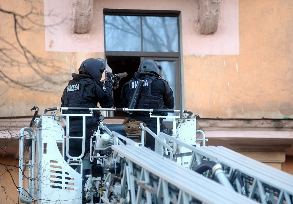 Policija pārtrauc čaulas bankas darbību; aizturētas trīs personas