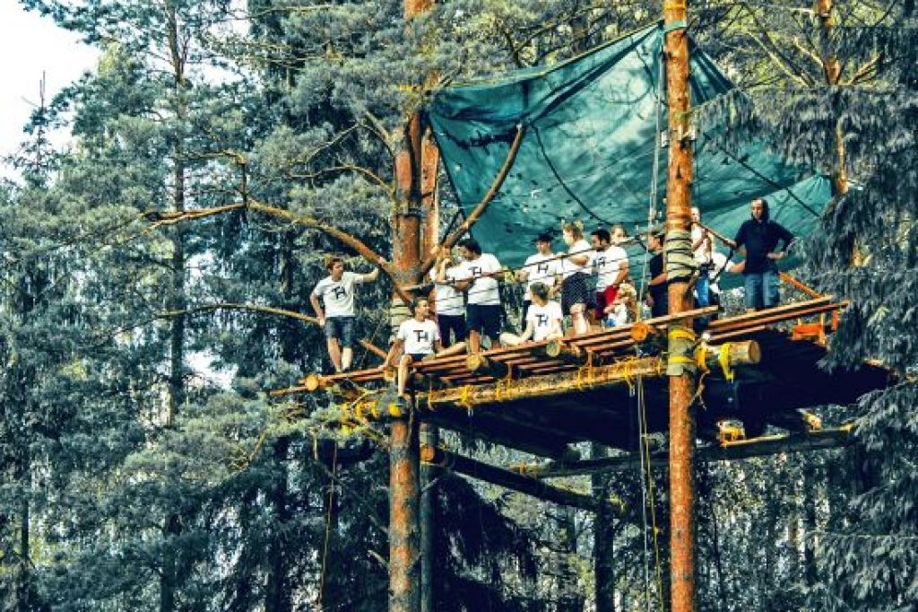 Augstāk par zemi jeb pašam sava māja kokā