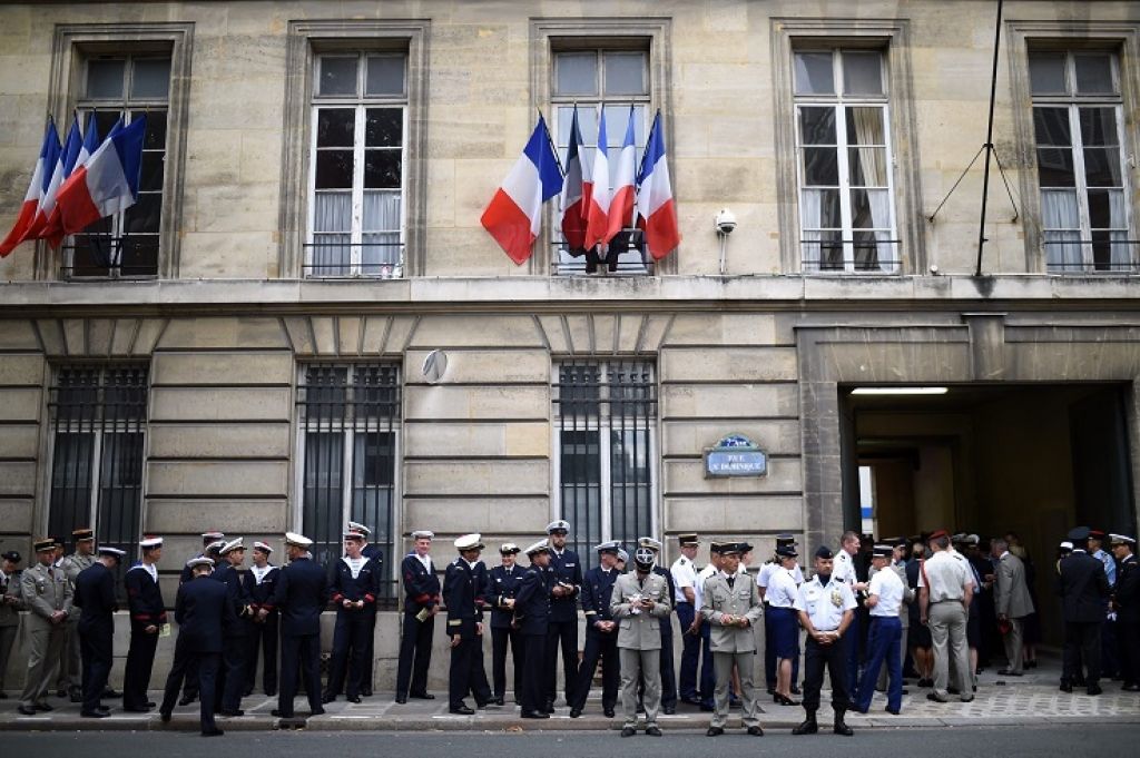 Francija aicina pilsoņus kļūt par armijas rezervistiem