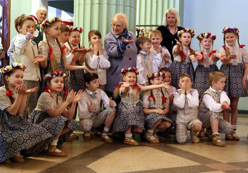 Zelta sietiņa dejotāji pēc aizkavēšanās Turcijas juku dēļ atgriežas Latvijā