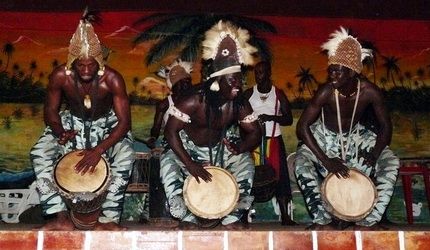 Afrikāņu perkusionistu un dejas grupa "Sembe Percussion”