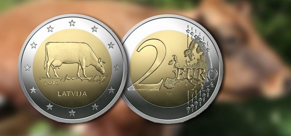 Pie Latvijas Bankas kasēm rinda, lai iegūtu piemiņas monētas ar govs attēlu