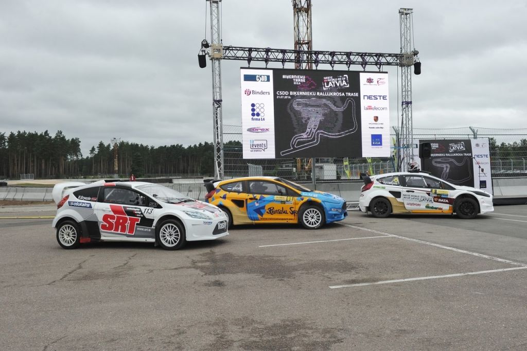 FOTO: Atklāj Biķernieku rallijkrosa trasi