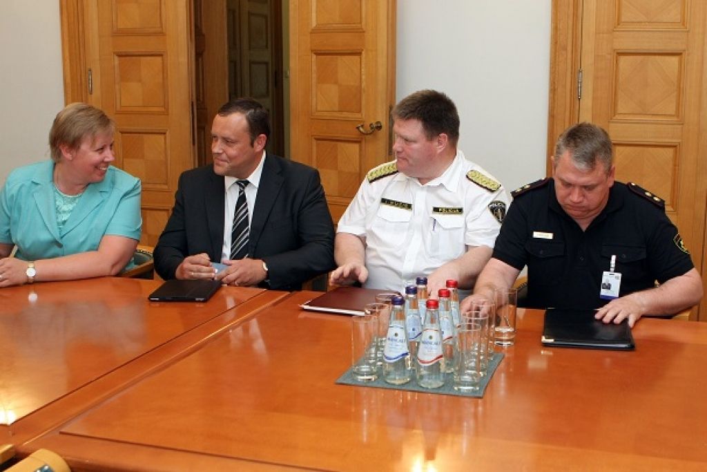 Kozlovskis uztic turpināt darbu pašreizējiem Valsts policijas, VUGD un Valsts robežsardzes priekšniekiem (papildināts 17:24)