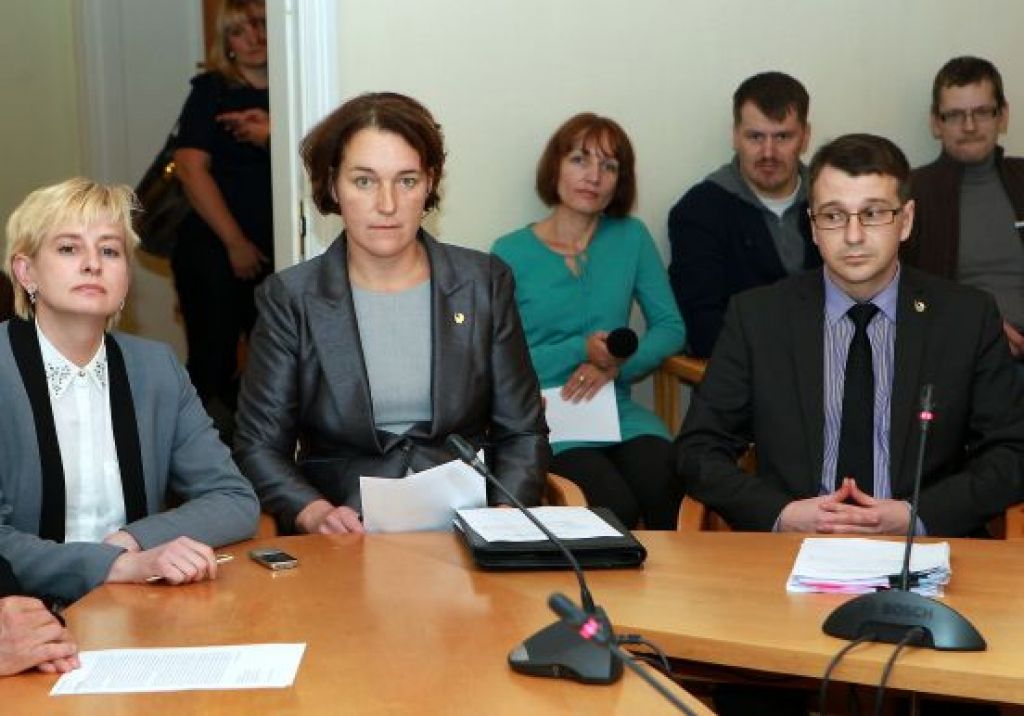 Reformas turpinās arī Streļčenoka atvaļinājumā