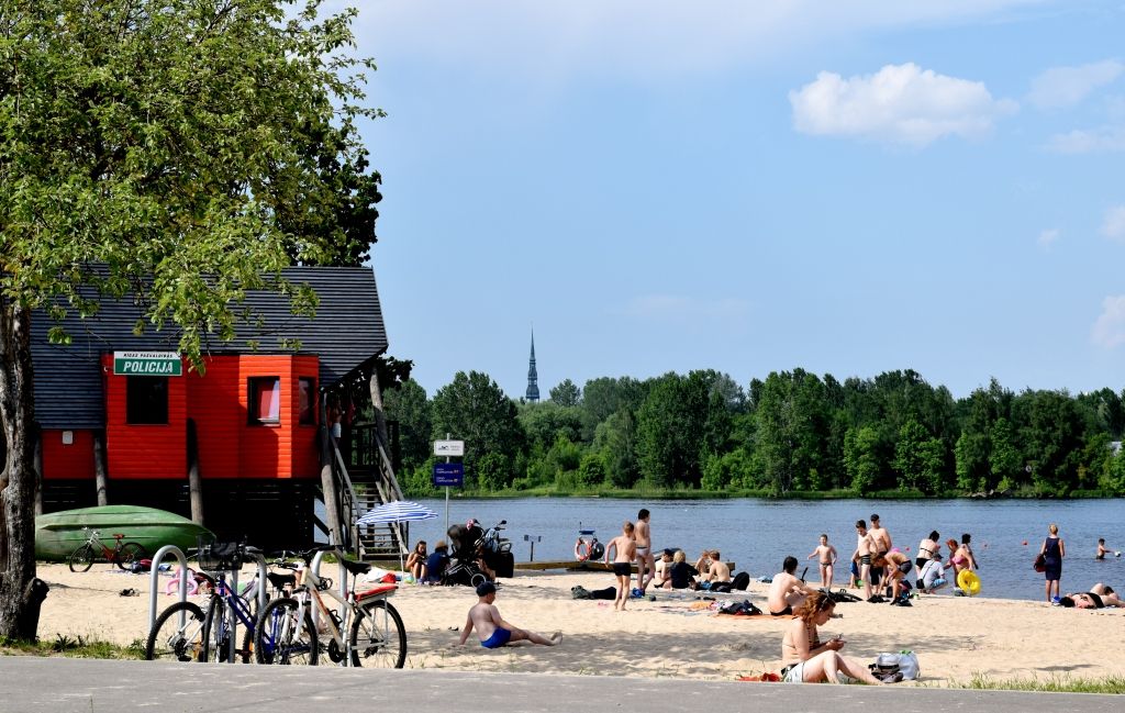 Gaidāma karsta diena; tikai dažviet nedaudz līs