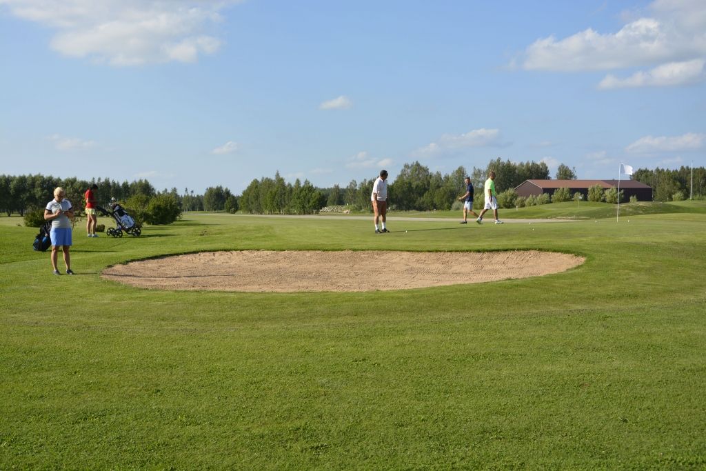 FOTO: Deviņu bedrīšu golfa laukuma atklāšana Avotos