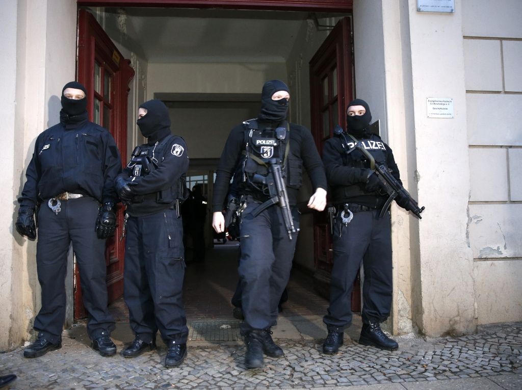 Vācijas policija veic kratīšanu ar Islāma valsti saistītā mošejā