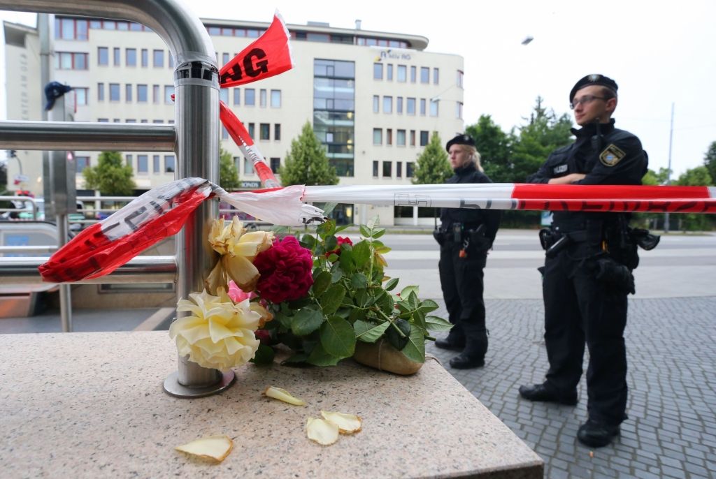 Vācijā par uzbrukuma plānošanu skolā aizturēts Minhenes šāvēja videospēļu kompanjons