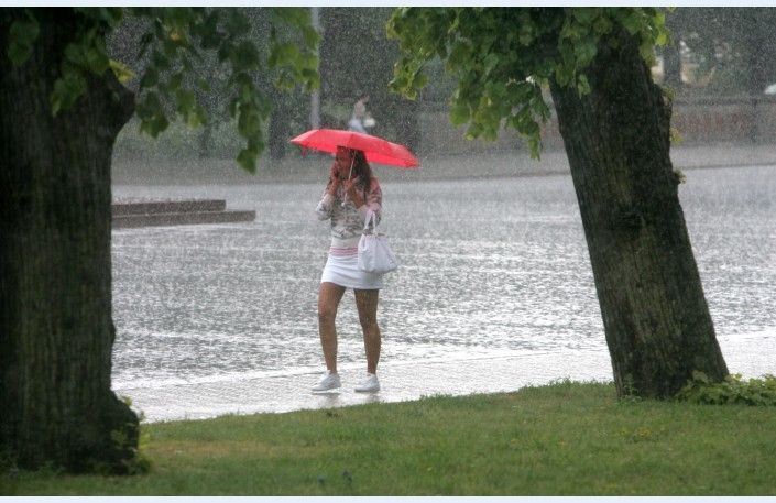 Diena tiks aizvadīta silta, bet ar pērkona lietusgāzēm