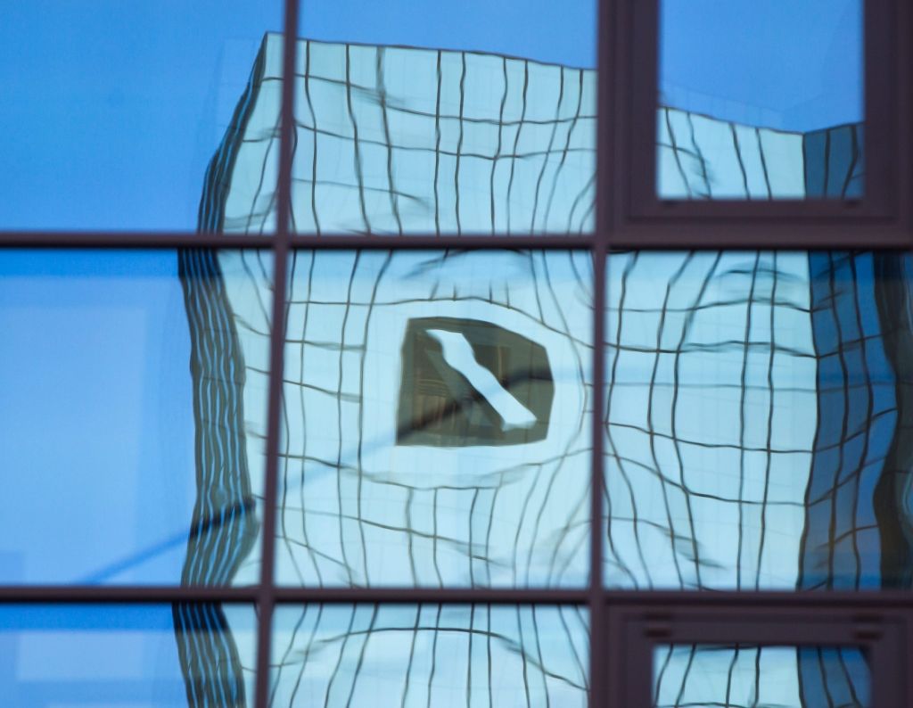 Laikraksts: Kārtējais cirtiens Latvijas nerezidentu banku sektoram