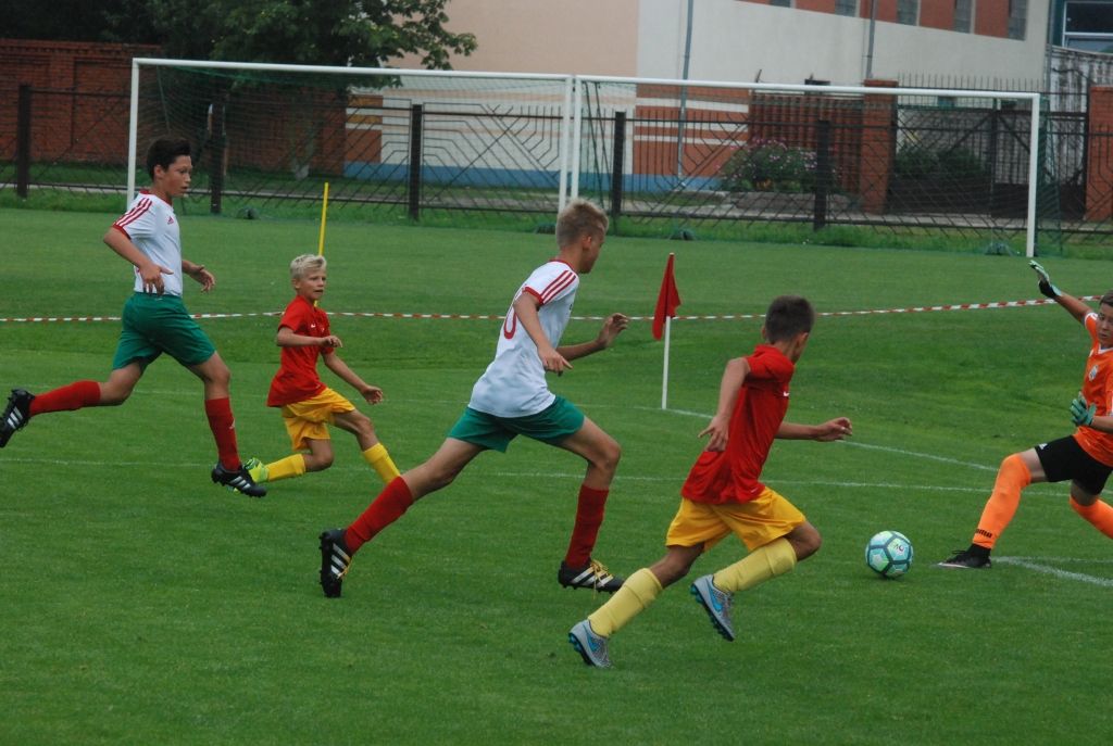 FOTO: Liepājā sācies starptautiskais futbola turnīrs "Dobrecova kauss 2016"