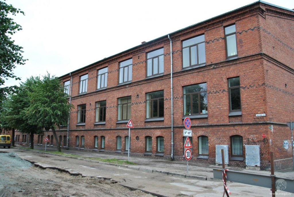 BTA par Liepājas 10. vidusskolai nodarītajiem zibens postījumiem izmaksā apdrošināšanas atlīdzību 71 200 eiro apmērā