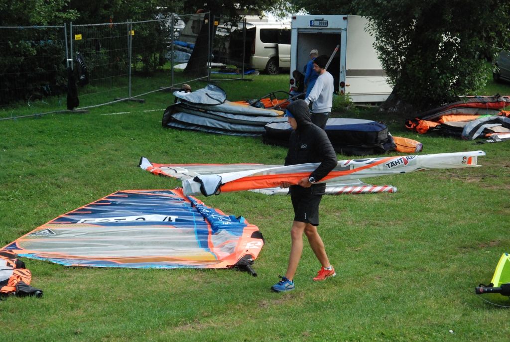 Otrdien Eiropas čempionātā vindsērfingā plānoti četri braucieni