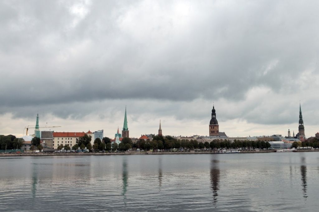 Sestdiena būs silta, bet apmākusies