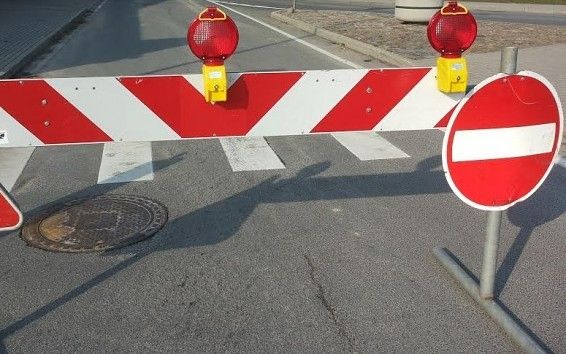 Slēgs satiksmi Klaipēdas ielas posmā