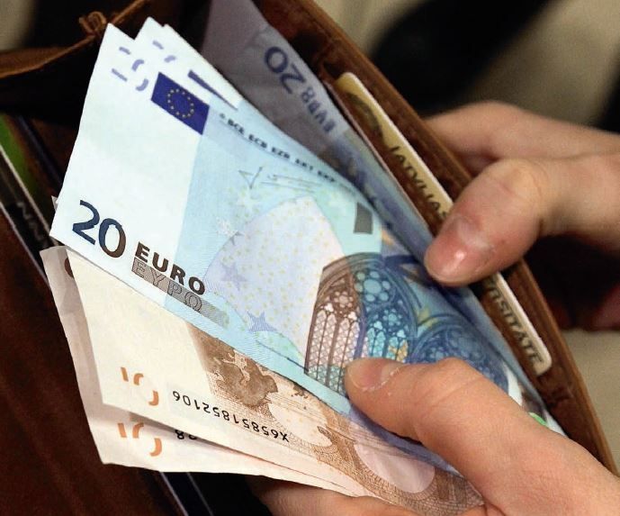Minimālo algu nākamgad palielinās par 10 eiro