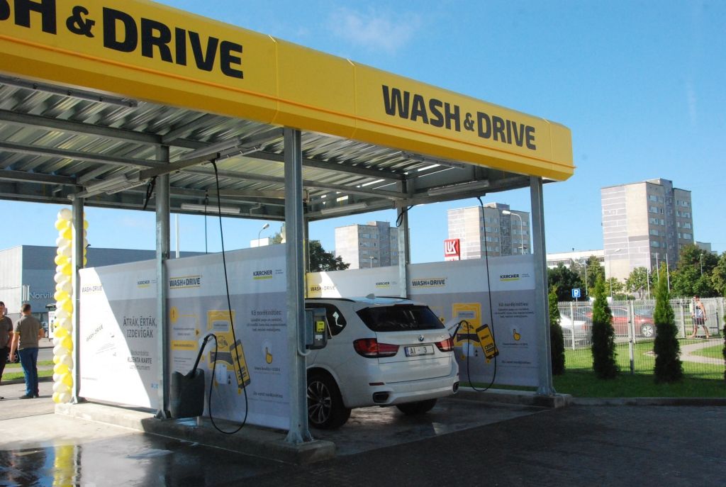 FOTO.VIDEO: Liepājā atklāj otro automazgātuvi "Wash & Drive"