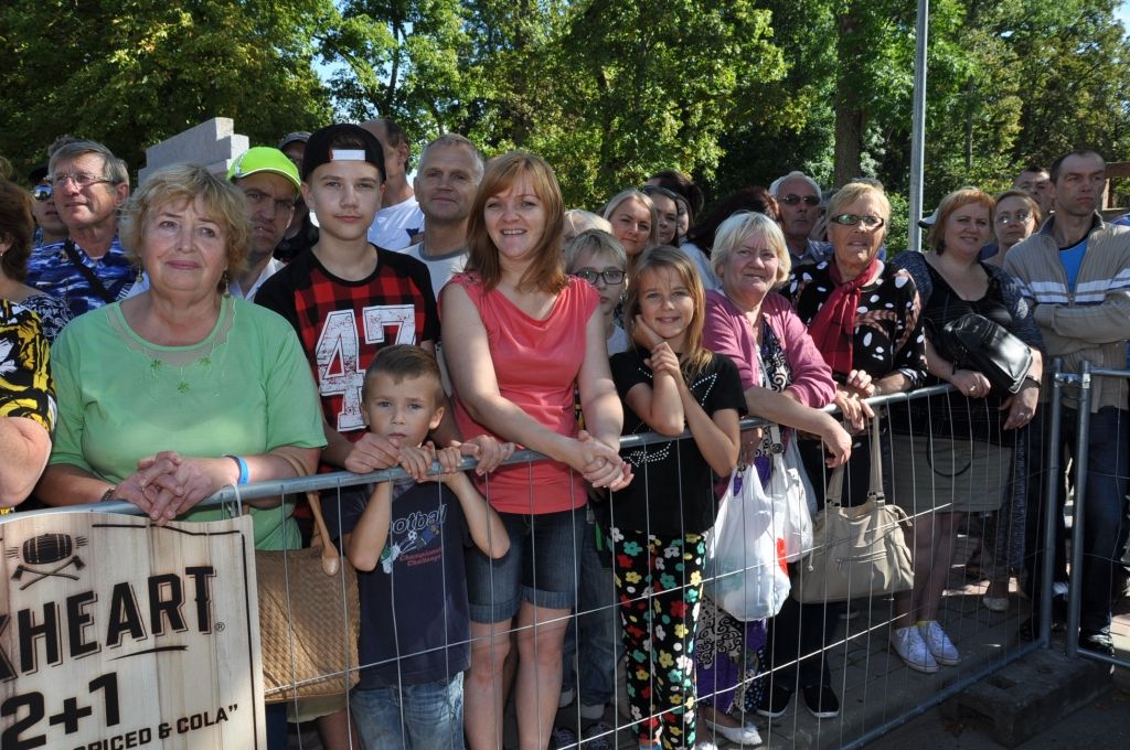 FOTO: Grobiņu pierūcina motofesivāls