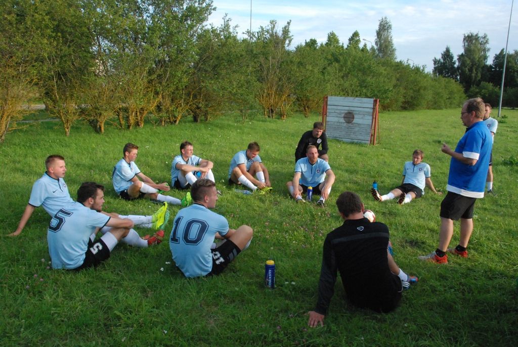 "Grobiņas SC" futbolisti sagrauj "Mērsragu"