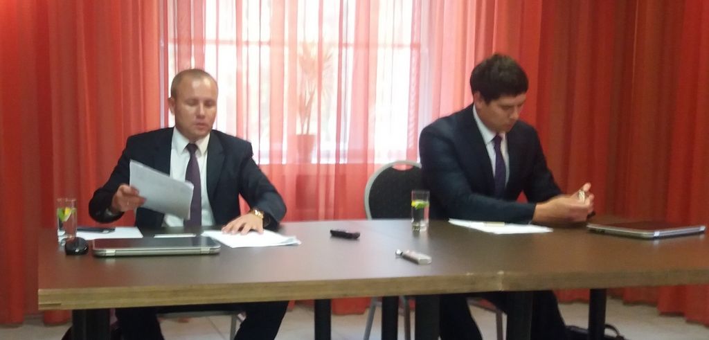 Liepājas kompleksā Sporta skolas treneri aicina uz preses koncerenci : "Hadarovičs un Miloslavskis, glābjot savu ādu, nomelno citus"